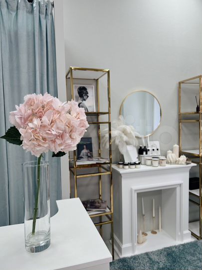 Аренда рейла полки в шоуруме