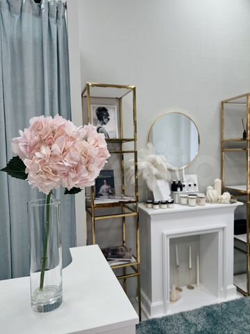 Аренда рейла полки в шоуруме