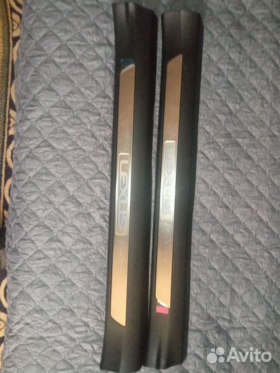 Накладки на пороги lexus