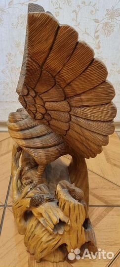 Орел. Большой. Резьба по дереву. США