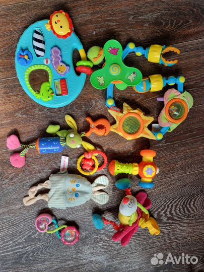 Детские развивающие игрушки для малышей пакетом