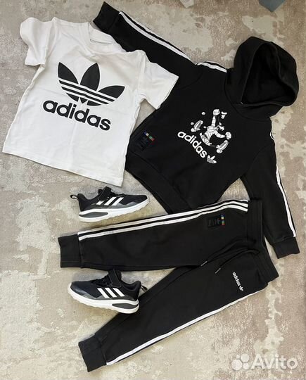 Спортивный костюм футболка кроссовки adidas