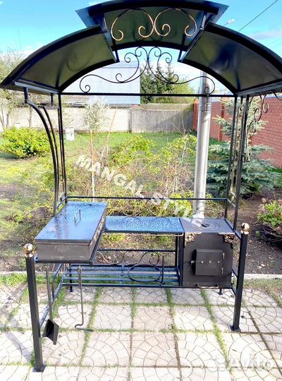 Мангал с крышей