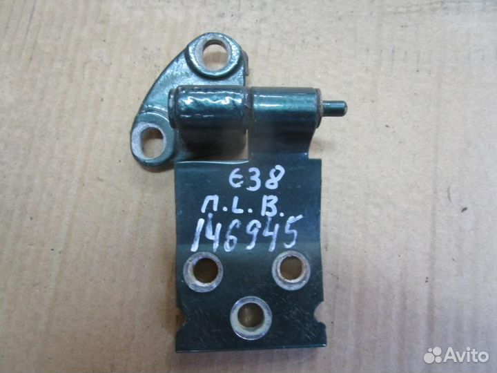 Петля двери W638 V-class