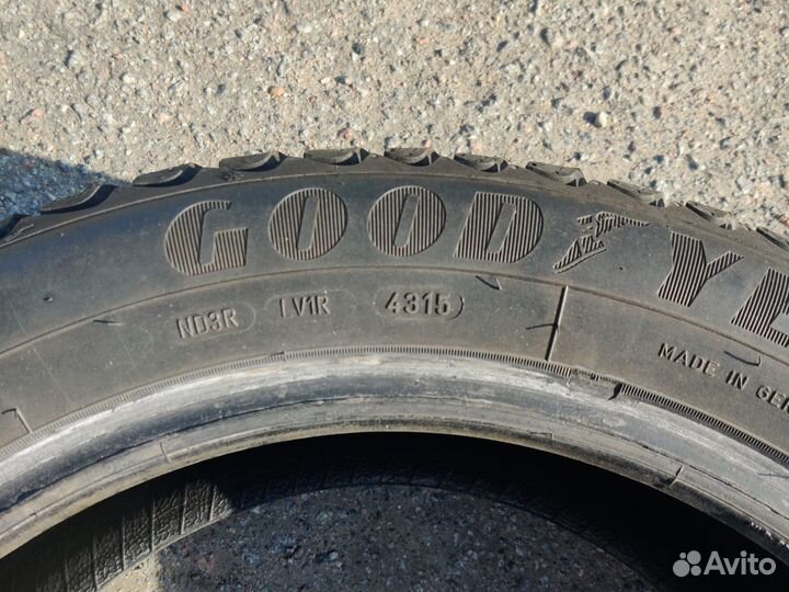 Goodyear Ultragrip Ice Arctic 215/55 R17