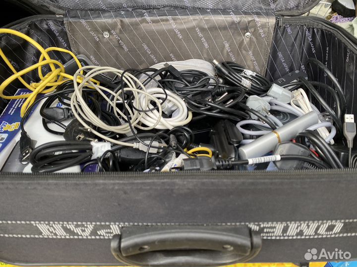 Кабели, провода,адаптеры и др. коробкой
