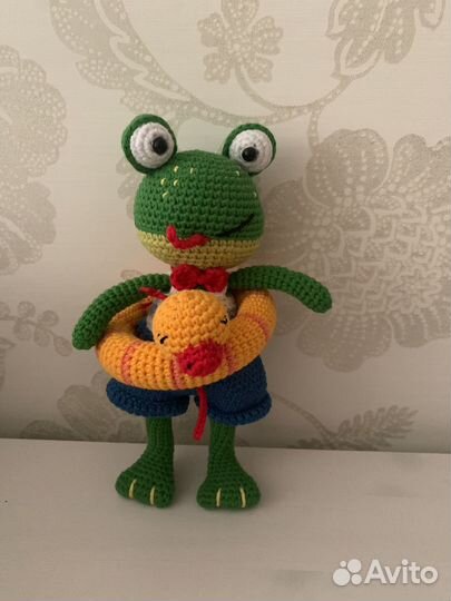 Вязанный лягушонок