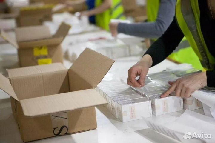 Операторы линии на производстве
