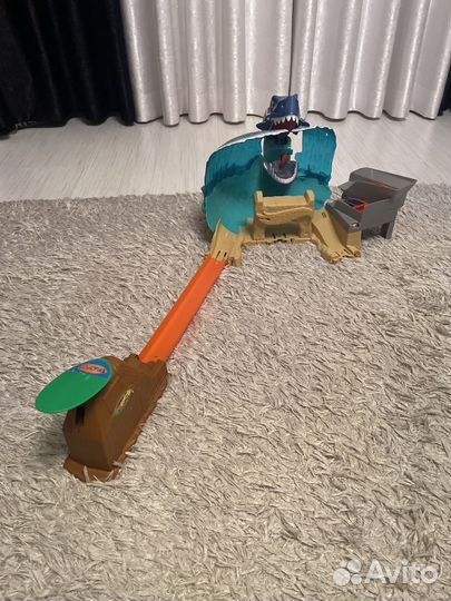Трек Hot wheels схватка с акулой