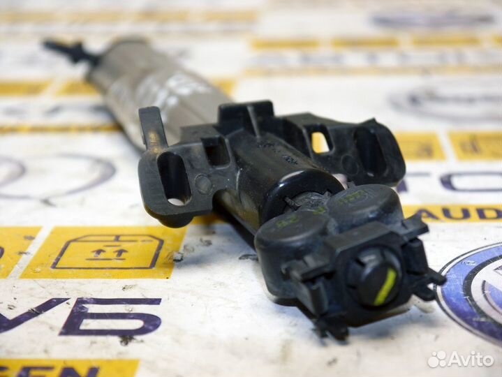 Форсунка омывателя фары правая Вольво S60-2 V60