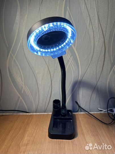 Лампа настольная с лупой