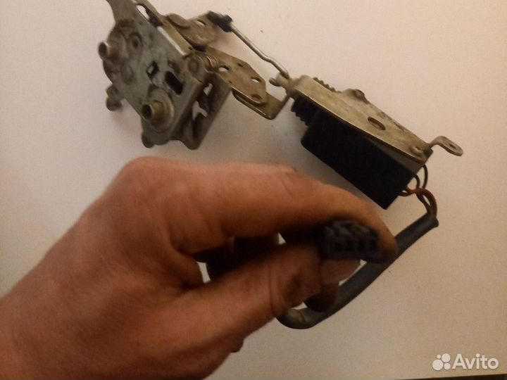 Замок водительской двери приора