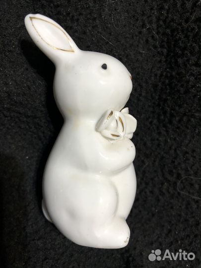 Фигурка фарфоровая 