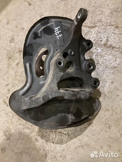 Поворотный кулак передний правый Mercedes-Benz