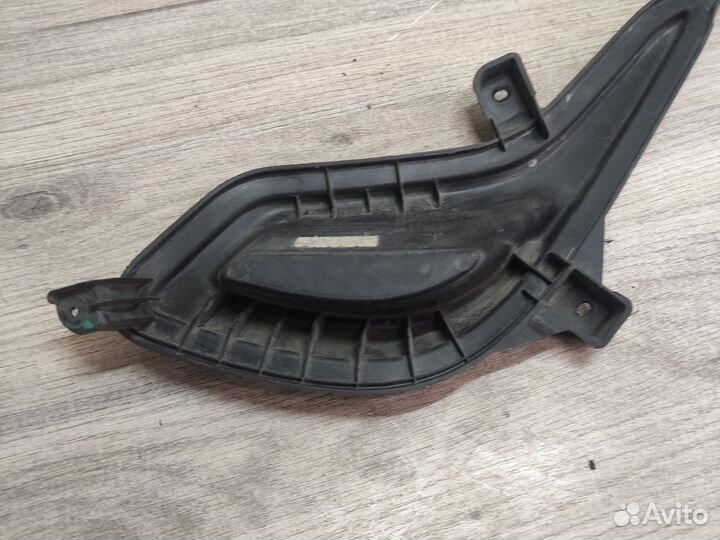 Заглушка бампера левая Hyundai Solaris 1