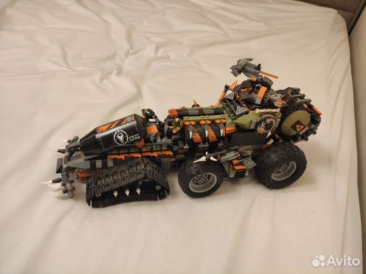 Собранная модель Lego