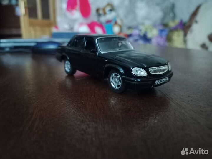 Волга Газ 3105 масштаб 1:43 и фура полубитая