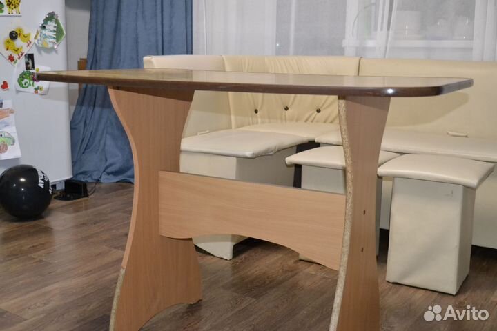 Кухонный стол