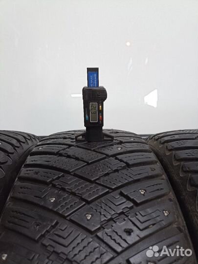 Goodyear Ultragrip Ice Arctic 215/60 R16
