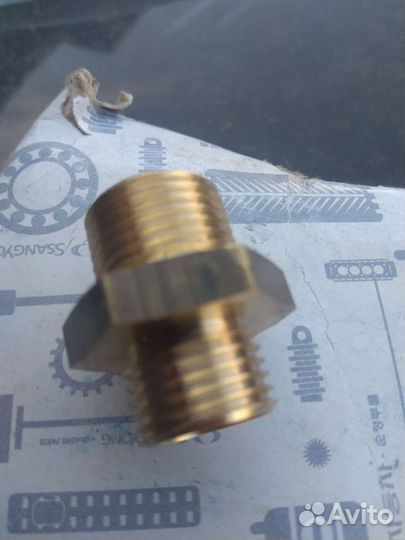 Штуцер вакуумного насоса Санг енг