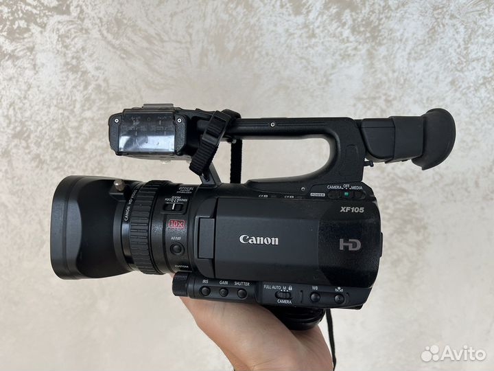Профессиональная видеокамера Canon XF105