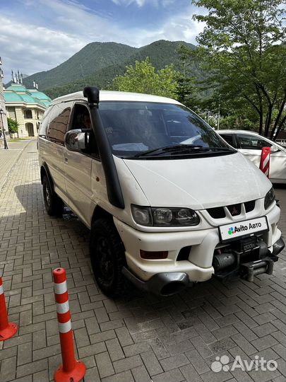 Mitsubishi Delica 3.0 AT, 2001, битый, 170 000 км