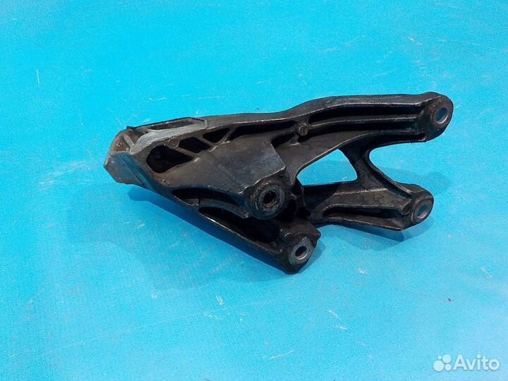 Кронштейн двигателя левый Audi A4 (B8) 2007-2015