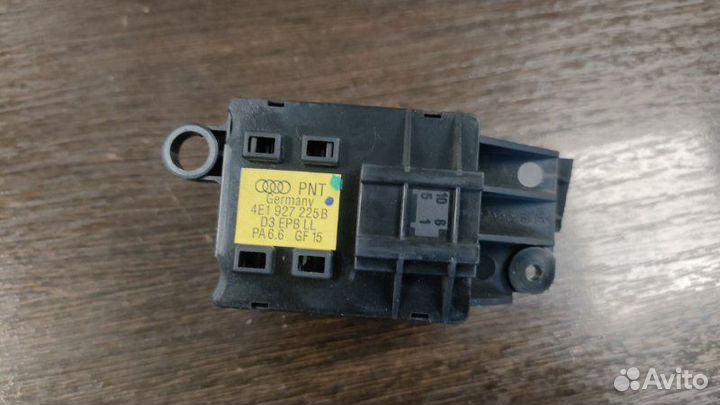 Кнопка ручного тормоза Audi A8 D3 6.0 BHT 2008