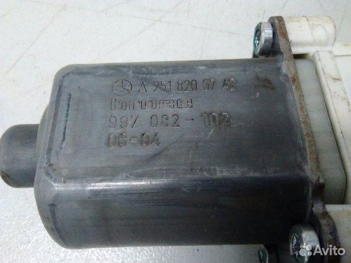 Моторчик стеклоочистителя передний левый