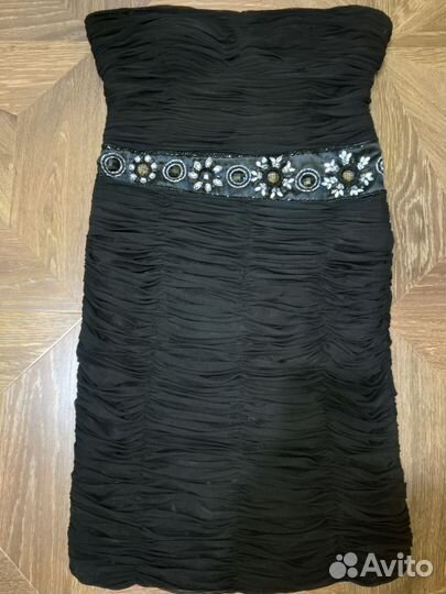 Вечернее нарядное платье без бретелек.Короткое