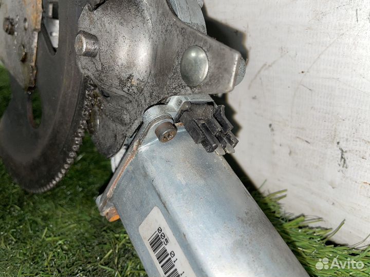 Стеклоподъемник задний правый Chevrolet Suburban G