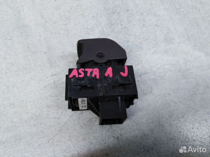 Кнопка стояночного тормоза