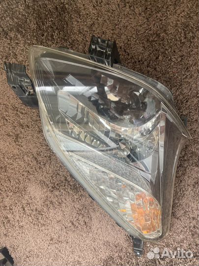 Передняя правая фара тойота рактис