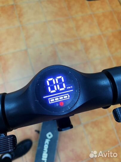 Электронный самокат iconhit