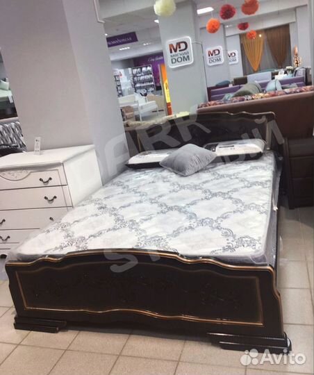 Кровать массив