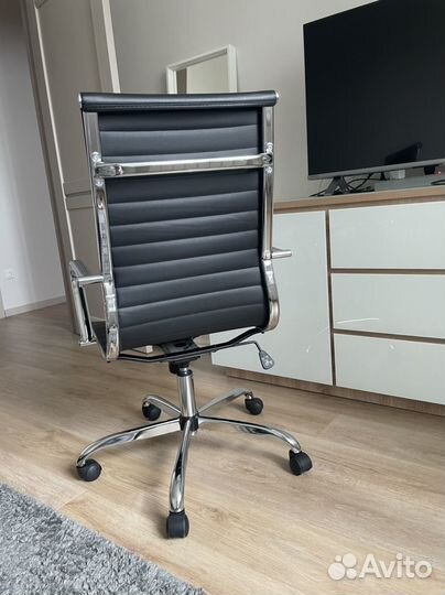 Офисное кресло
