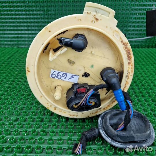 Насос топливный в бак Volkswagen Tiguan 5N1 2008