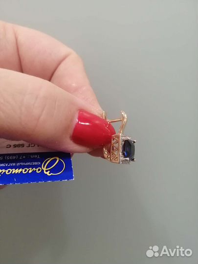 Золотые серьги с сапфиром