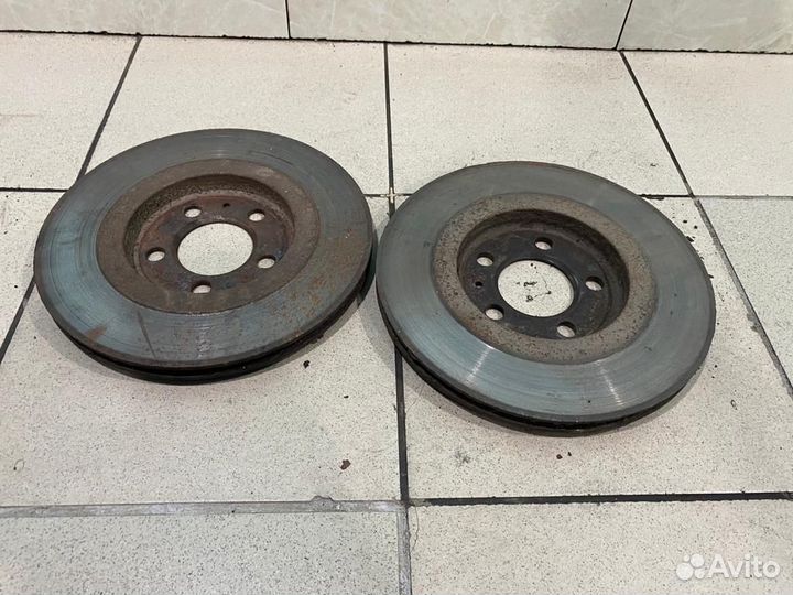 Тормозной диск передний Volkswagen Passat B4