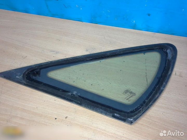 Стекло кузовное глухое правое Ford Focus II 2008-2