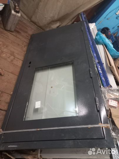 Дверь входная металлическая со стеклом