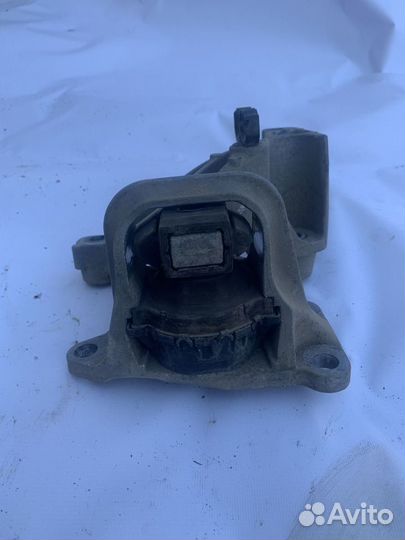 Опора двигателя правая Renault Megane 3