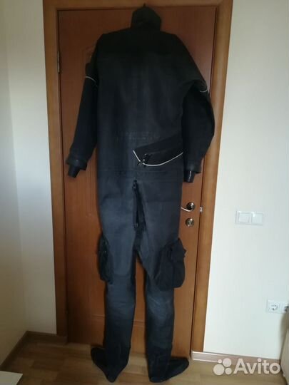 Сухой костюм для дайвинга