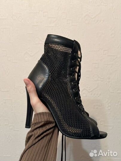 Туфли хиллс 37-38 р-р