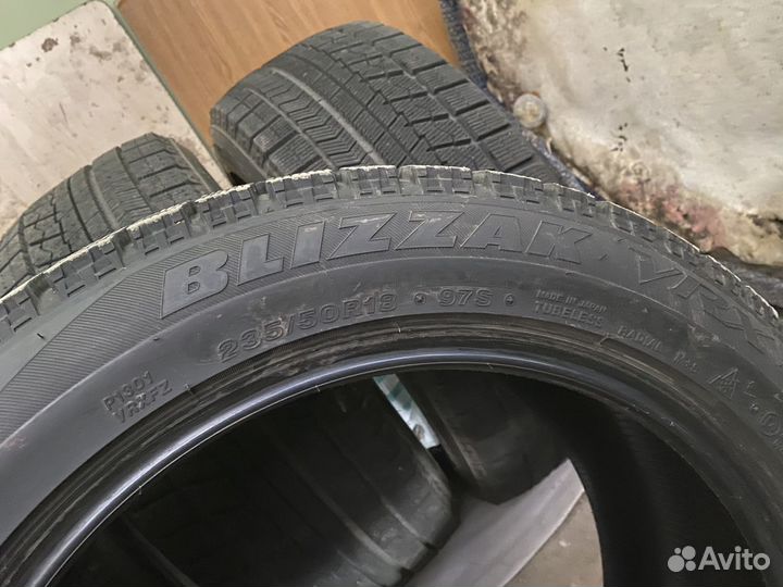 Bridgestone Blizzak VRX 235/50 R18 97S