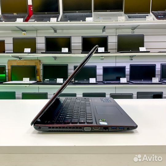 Ноутбук Asus i5/GeForce/8RAM/SSD