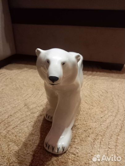 Белый медведь фарфор