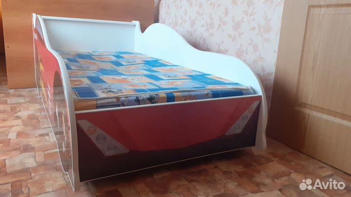 Детская кровать машина бу с матрасом