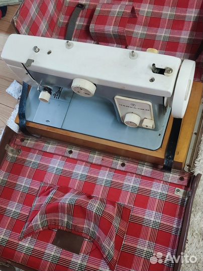 Швейная машина Чайка 132м