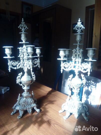 Старинные каминные часы с подсвечниками